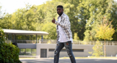 �ĿͲ�Ʊ������ķ�ٵٽ��Ŀ����뿪��ǰ�����׻�Ӣ�� 